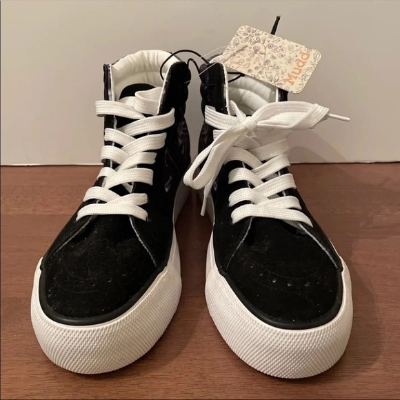 New MUDD Poppy Tie Dye Hi Top Sneakers - Picture 2 of 6